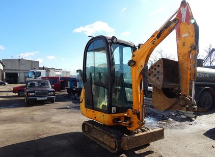 JCB 8014