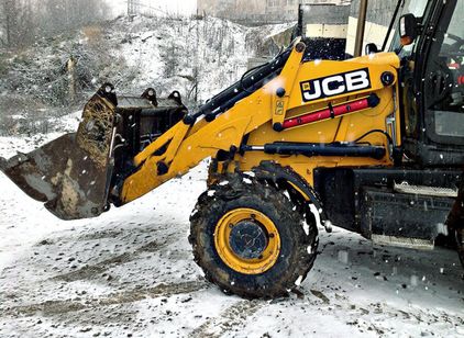 Уборка снега JCB 3CX